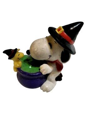 Snoopy Woodstock Halloween Witch Figurine Cauldron Peanuts Collectible